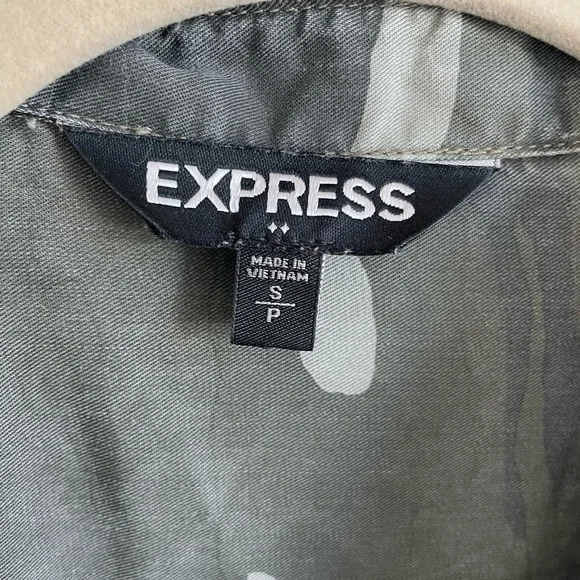 Express camo button down - Picture 5 of 6